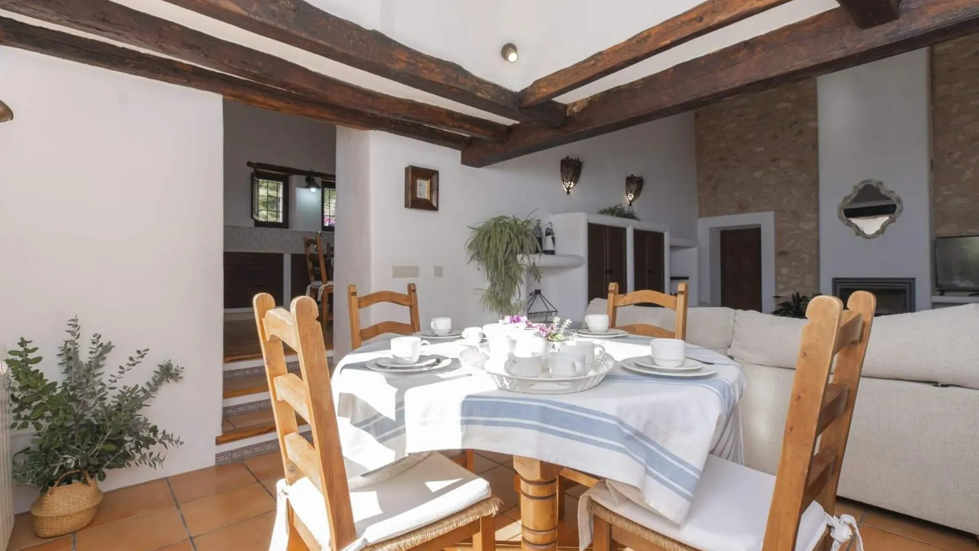 Villa Can Truy contacts